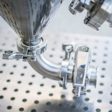 Load image into Gallery viewer, Ss Brewtech Brewmaster Chronical Fermenter Half Barrel
