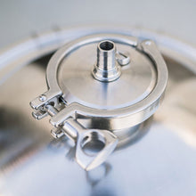 Load image into Gallery viewer, Ss Brewtech Brewmaster Chronical Fermenter Half Barrel

